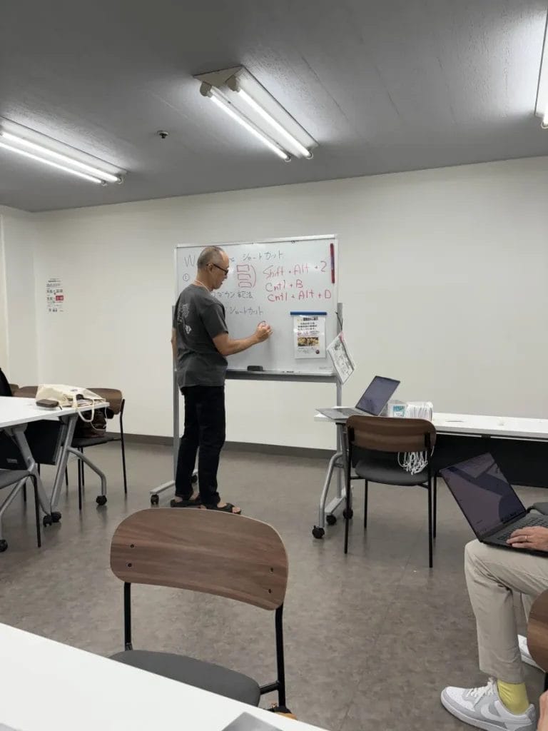 ライトニングトークをするミヤザキ